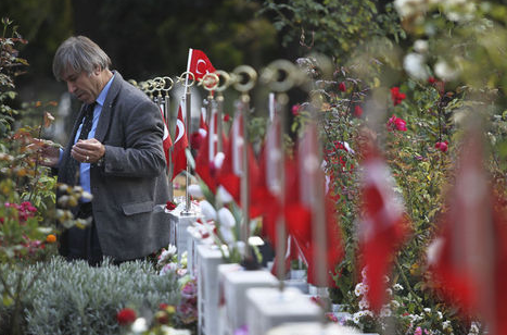 Şehitlikte hüzünlü bayram - Resim: 1