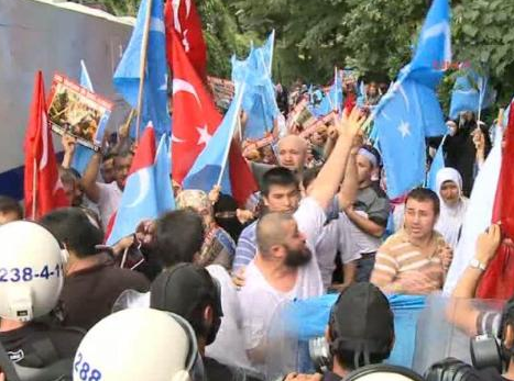 Polisten onlar da nasibini aldı - Resim: 3