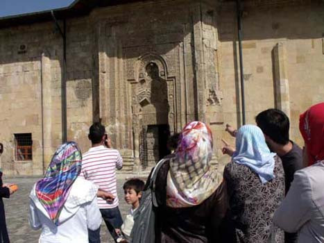 Camide beliren siluetin sırrı! - Resim: 4