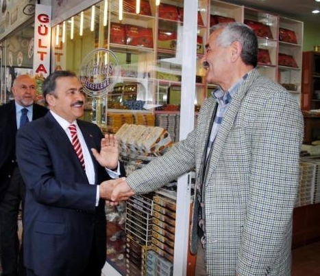 Bakan kuyruğu tatlıya bağladı - Resim: 1