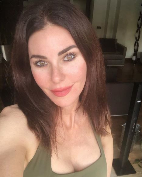 Defne Samyeli ve kızı Deren Talu'nun bahçe pozlarına beğeni yağdı! - Resim: 1