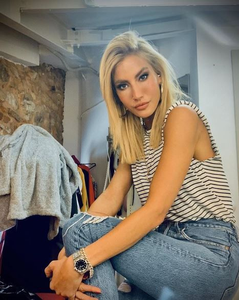 Amuda kalkan Çağla Şikel kusursuz fiziğiyle gençlere taş çıkarttı - Resim: 1