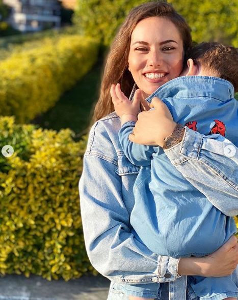Fahriye Evcen oğlu Karan ile pozlarını paylaştı! Sosyal medya yıkıldı - Resim: 3
