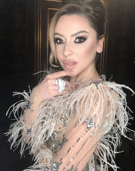 Hadise'yi korkutan mesajlar: Paris'te beni kimlerle aldattın - Resim: 1