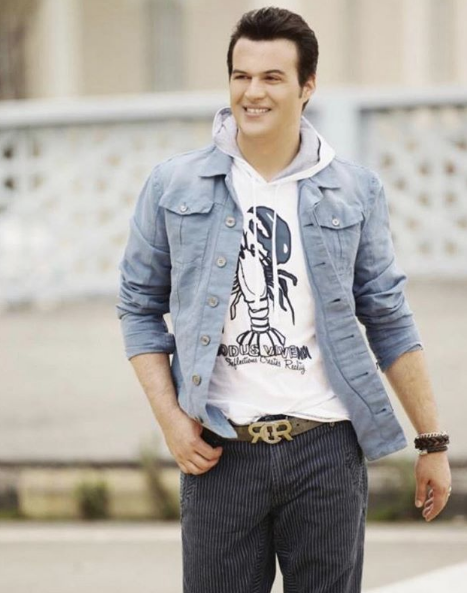 Hakan Peker'in oğluna bakın hangisi baba hangisi evlat ayırt edilmiyor - Resim: 1