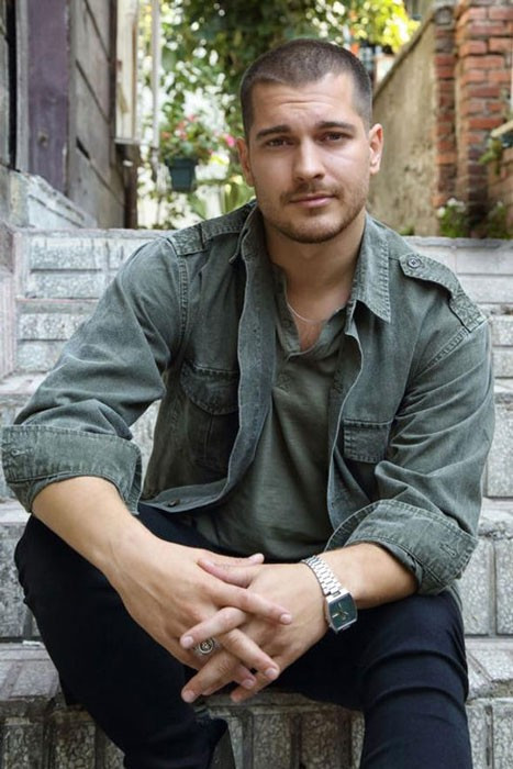 Fotoğraftaki kişiyi tanıdınız mı 'İçerde'nin yıldızı o! - Resim: 2