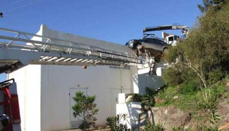 Araba havada asılı kaldı! - Resim: 4