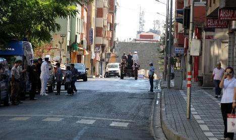 Protokol boş sokakları selamladı - Resim: 1