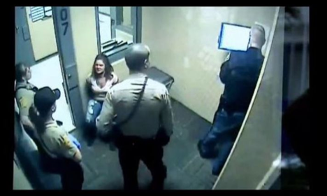 Hücrede genç kadına çıplak işkence - Resim: 3