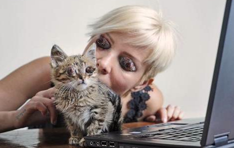 Ünlülerden engelli hayvanlara destek! - Resim: 3