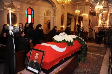 Kilisede şehit cenazesi - Resim: 1