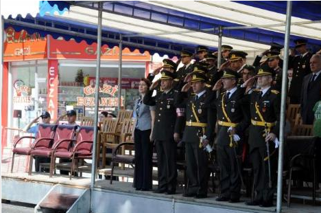 Protokol boş sokakları selamladı - Resim: 3