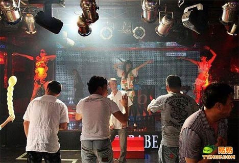 Striptizci kızların zor anları - Resim: 3