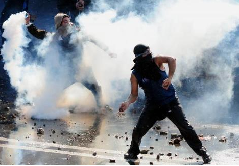 Bu gösterici polisi bile şaşırttı - Resim: 3