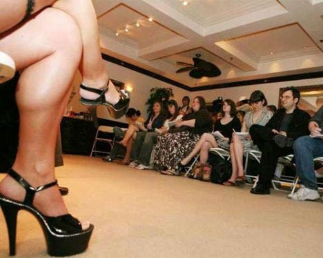 Hayat kadınları öğrencilere ders verirken - Resim: 4