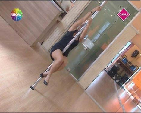 Helin Avşar şimdi de direk dansı yaptı! - Resim: 4