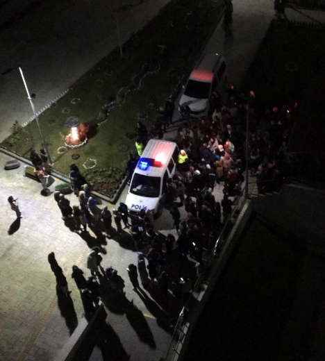 Sakarya kız yurdunda tuhaf olay kedi gibi ses çıkararak kapıları tırmalıyor - Resim: 1