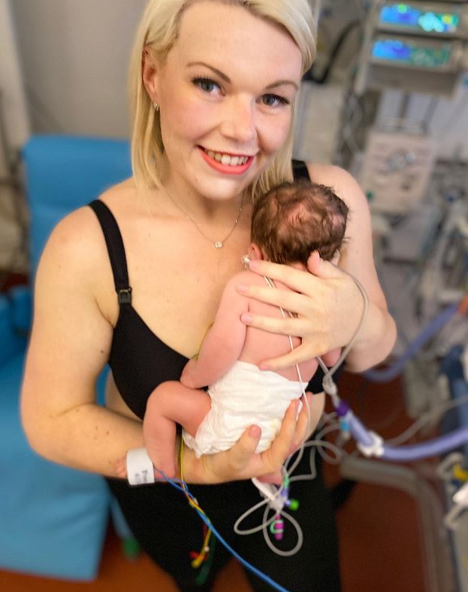 Hollanda'da hamile olduğunu bilmeyen kadın 7 kilometre koştuktan sonra doğum yaptı - Resim: 2