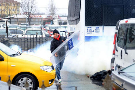 Berkin Elvan için toplanan gruba polis müdahalesi - Resim: 3