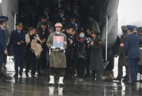 Şehit pilota hüzünlü veda - Resim: 1