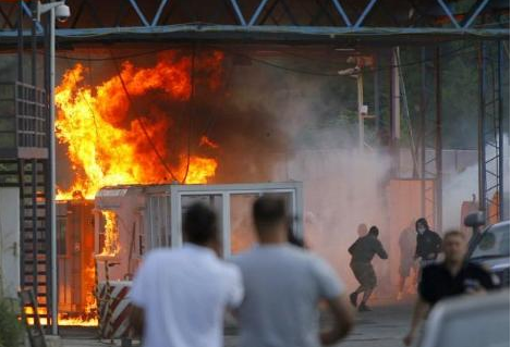Kosova sınırı alev alev - Resim: 1