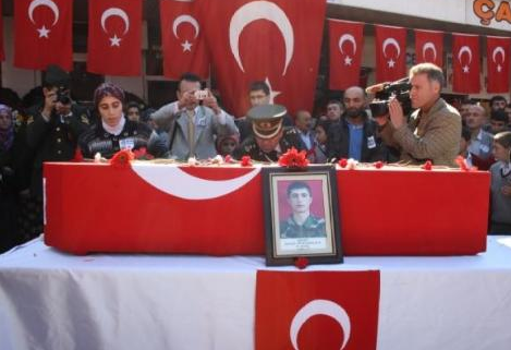 Artvin şehidini böyle uğurladı - Resim: 2