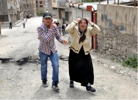 Oğlunu kurtarmak için böyle yalvardı - Resim: 1