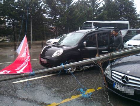 İstanbul'un göbeğinde inanılmaz kaza - Resim: 1