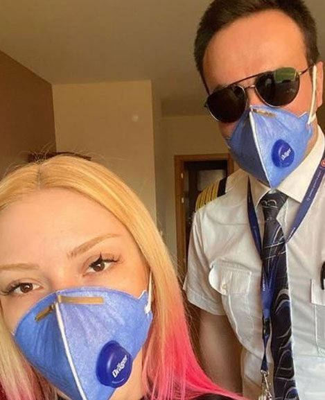 Ece Seçkin'den şaşırtan karantina pozu kendini streçledi - Resim: 1