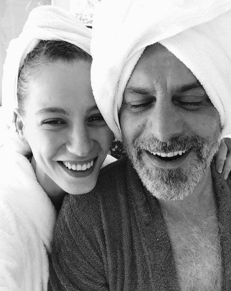 Ozan Güven ile Serenay Sarıkaya'nın bornozlu fotoğrafı sosyal medyaya düştü, ortalık yıkıldı - Resim: 2