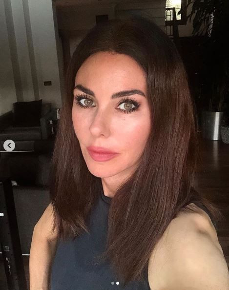 Defne Samyeli kaslı pozlarını paylaştı! 48 yaşındaki isim gençlere taş çıkarttı - Resim: 1