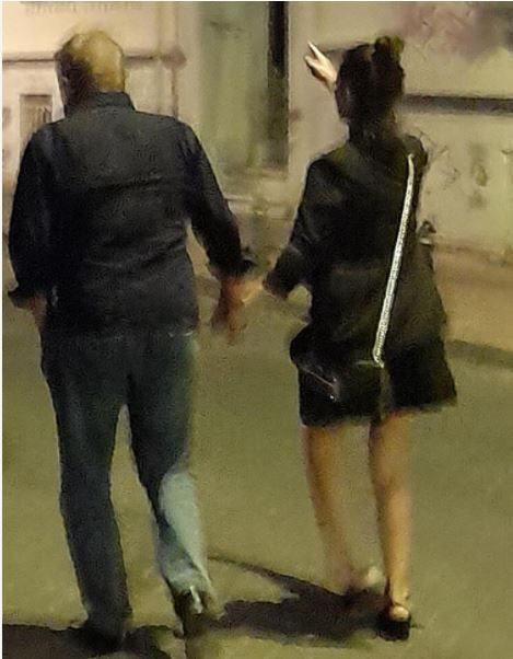 Erman Toroğlu genç sevgilisiyle el ele... Kamerayı görünce... - Resim: 2