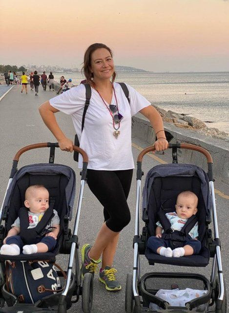 Ezgi Sertel ikizleriyle beraber fotoğrafını paylaştı binlerce beğeni geldi - Resim: 3