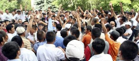 Kırgızistan-Özbekistan sınırında can pazarı - Resim: 3