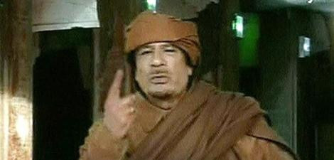 Kaddafi, bombaladığı halkın karşısına böyle çıktı - Resim: 2