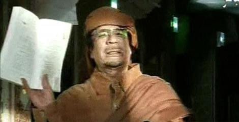 Kaddafi, bombaladığı halkın karşısına böyle çıktı - Resim: 4