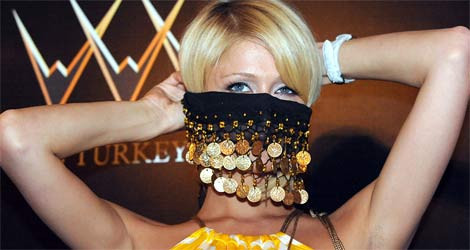 Paris 'zil takıp' bu pozları verdi - Resim: 4