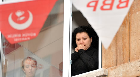 BBP önünde gözyaşları - Resim: 2