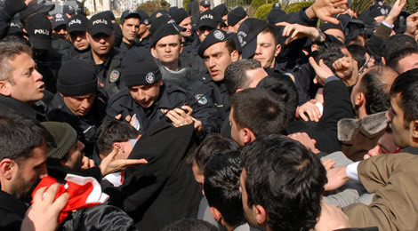 BBP önünde gözyaşları - Resim: 3