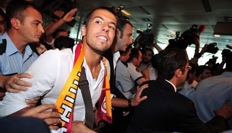 Milan Baros imzayı attı - Resim: 1