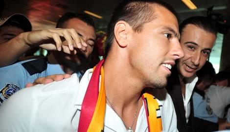 Milan Baros imzayı attı - Resim: 2