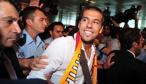 Milan Baros imzayı attı - Resim: 3