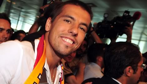 Milan Baros imzayı attı - Resim: 4