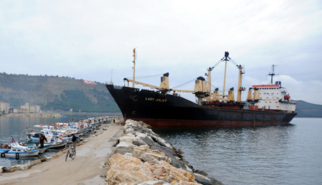 Çanakkale Boğazı'nda gemi karaya oturdu! - Resim: 1