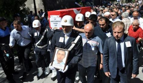 Şehit polise son görev! - Resim: 1