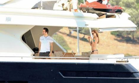 Ünlü sanatçı çok fena yakalandı - Resim: 1