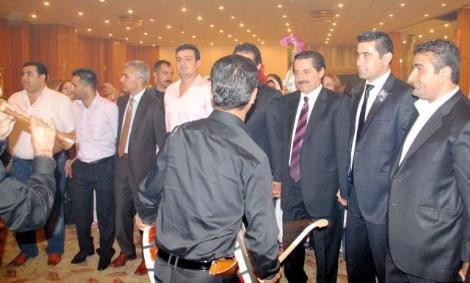 Bakan'ın başından aşağı dolar saçtılar! - Resim: 3