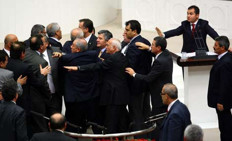 MHP ayağa kalktı - Resim: 4