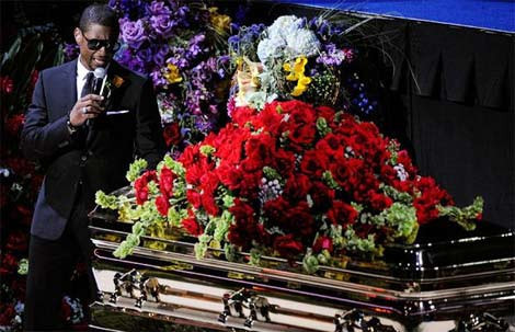 Michael Jackson böyle gömüldü - Resim: 2