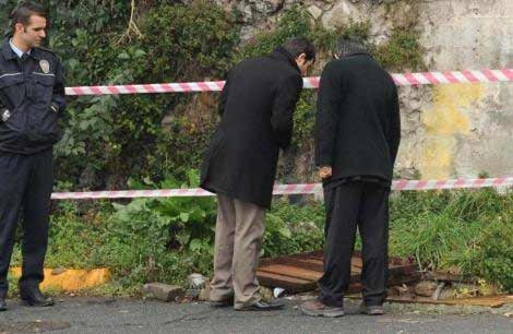 Adliye bahçesindeki kanalda ceset - Resim: 4